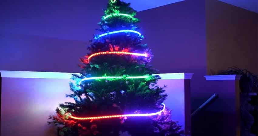 LED灯带在圣诞树上的使用