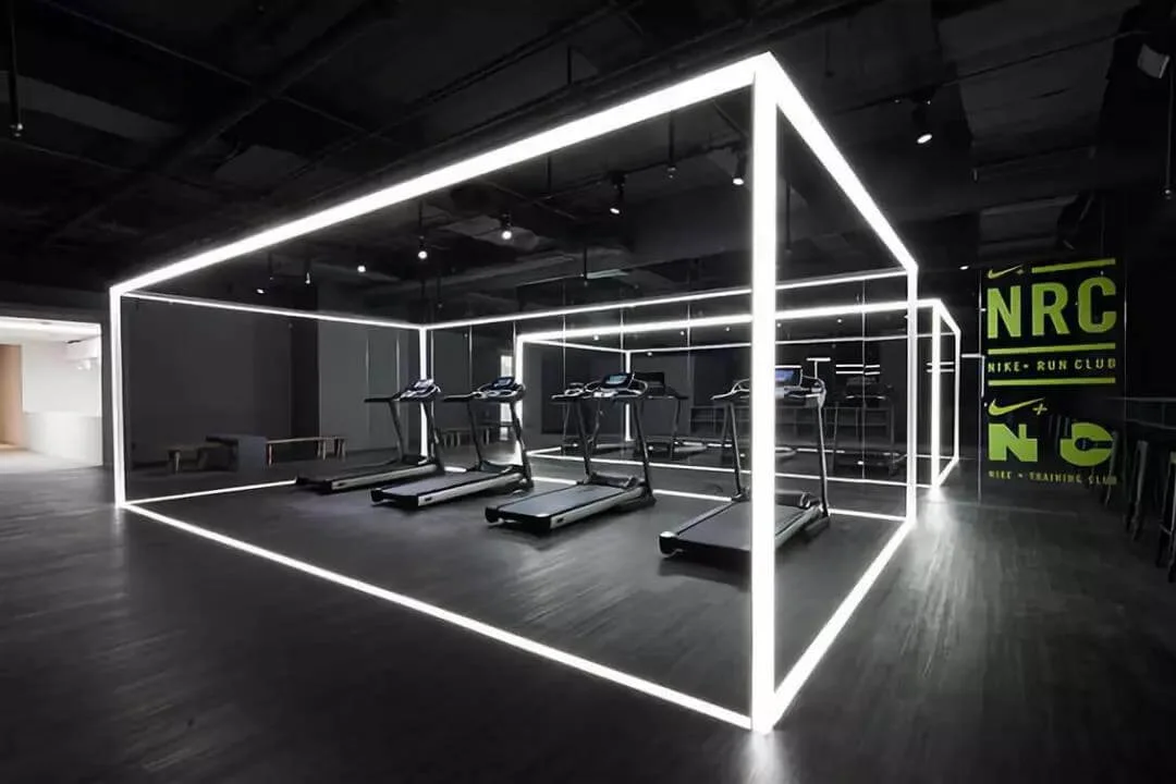 linear light use in commercial lighting