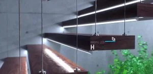 merdiven ışıklarının altında led lineer ışık