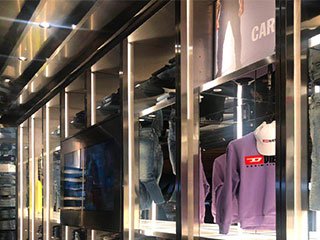 led-cabinet-light-in-clothes-shop