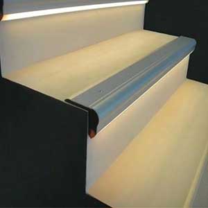 led-strip-light-ideas-stair-lighting