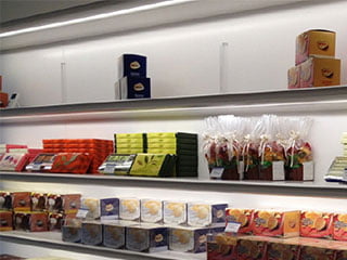 strip-light-using-in-supermarket