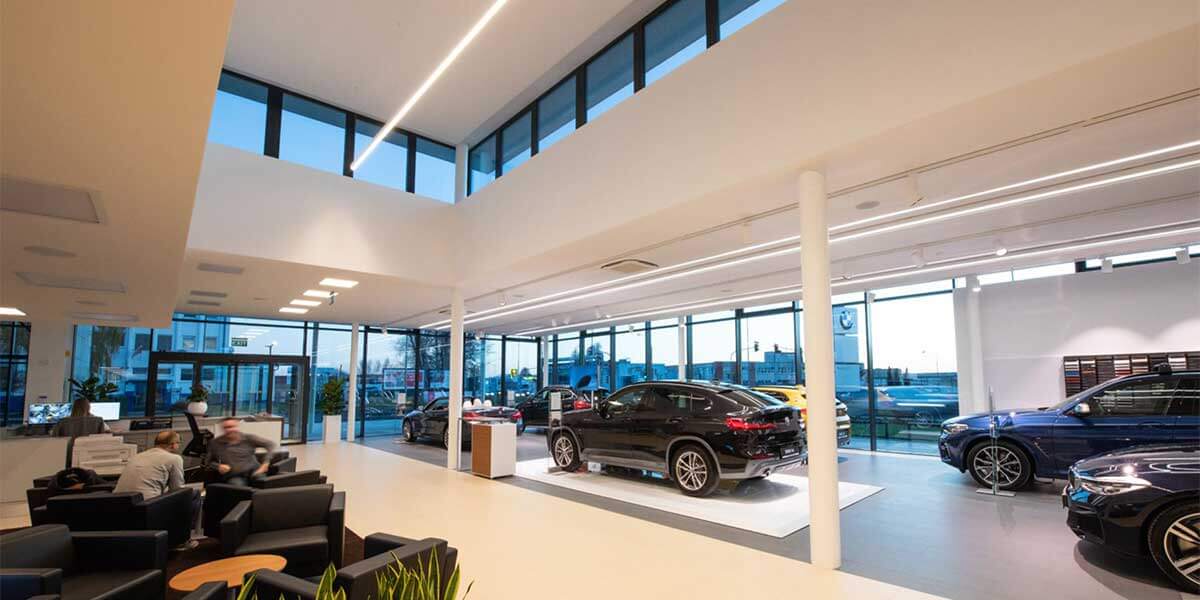 BMW-LINEAR-LIGHT-SHOWROOM