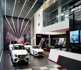 LED-LINEAR-LUMINĂ-IN-MAȘIN-SHOWROOM