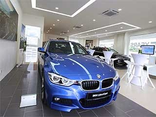 BMW-car-show-room-linear-light