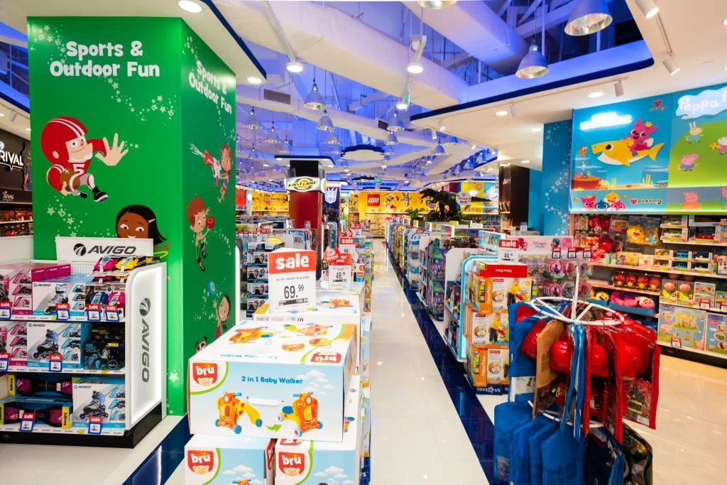 led strip light in toysrus store 6