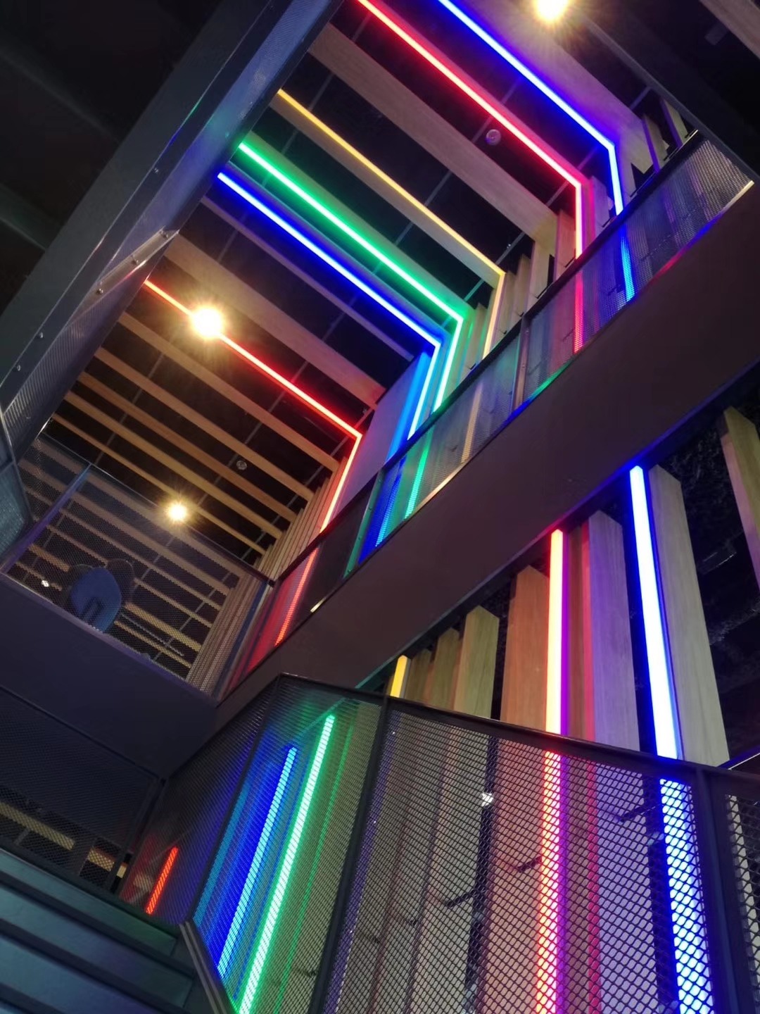 Namestitev LED neon flex luči (1) LED neon flex light installion (1)