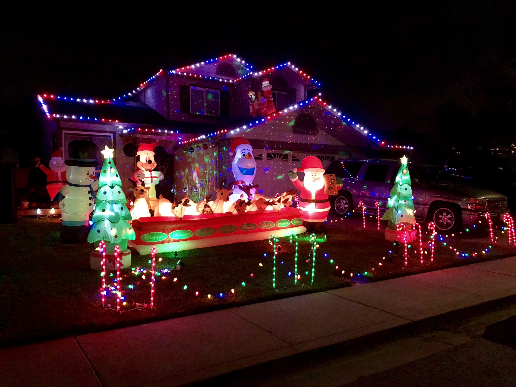 What are the differences between led strip lights and led rope lights?